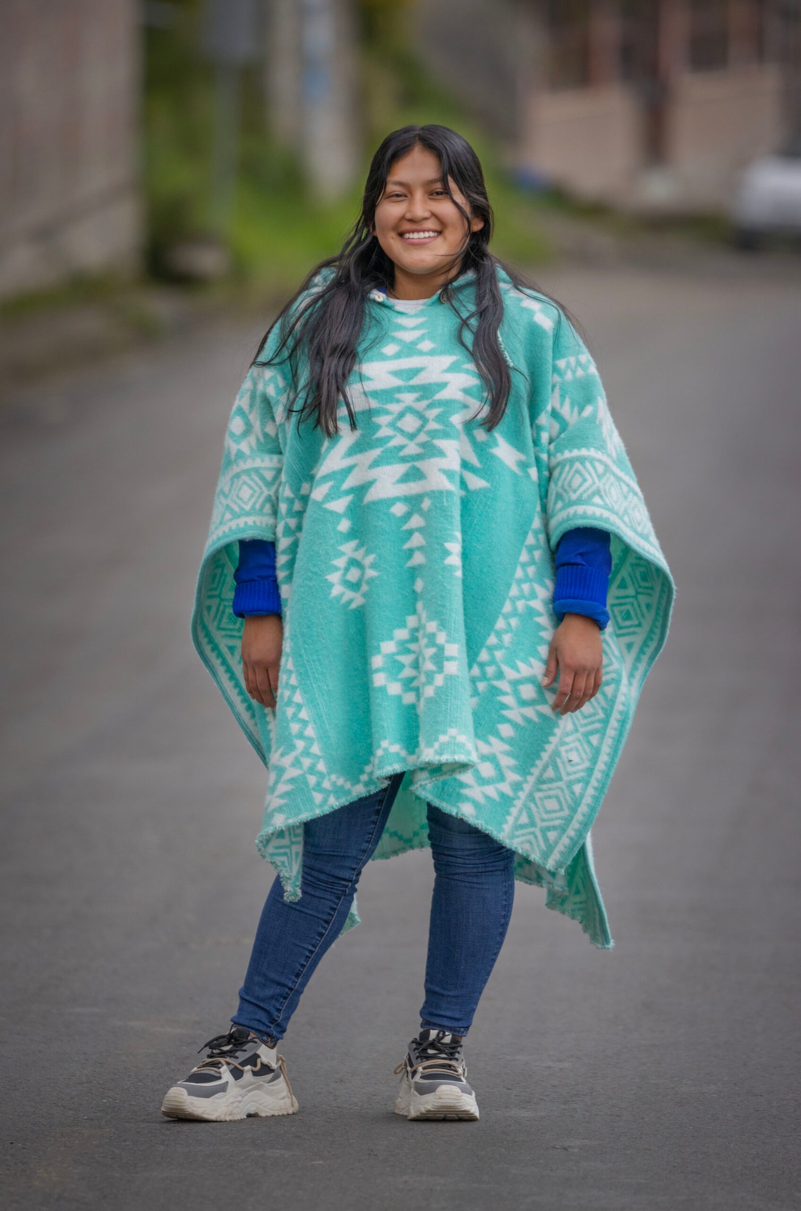 poncho de textiles ruiz poncho de textiles ruiz salinas de Guaranda