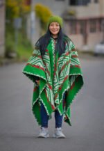 Ponchos de lana de oveja - Salinas de Guaranda
