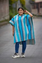 poncho tejido artesanal mente